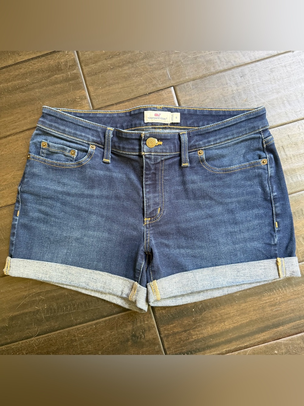 Vineyard Vines Dark Wash Denim Roll-Cuff Women’s Shorts Size 6